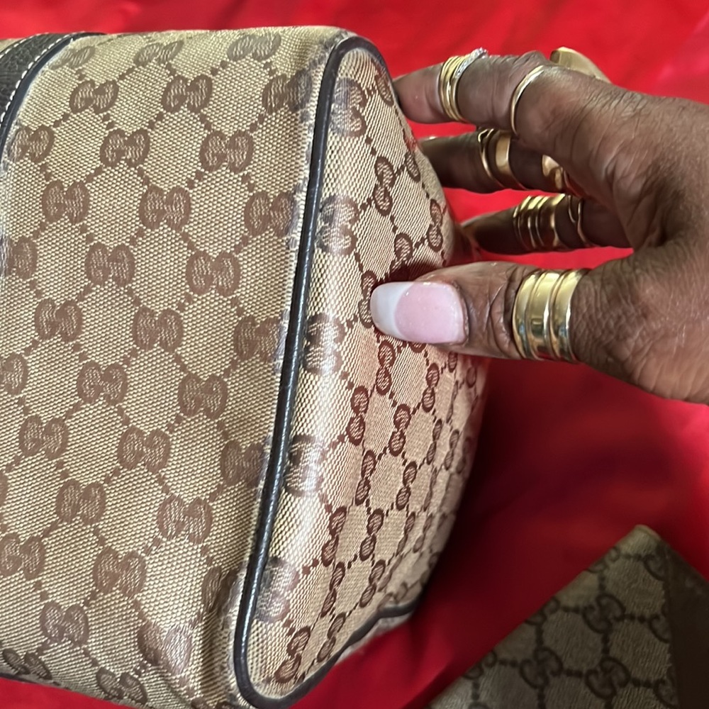 Authentic GUCCI Duffle Bag GG  Leather/wallet  Gucci Vintage Wallet/ small spot! - Picture 9 of 16